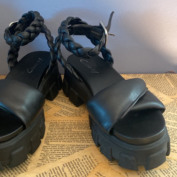 Sam Edelman NY chunky Amkle Strap Sandals - Picture 2 of 8